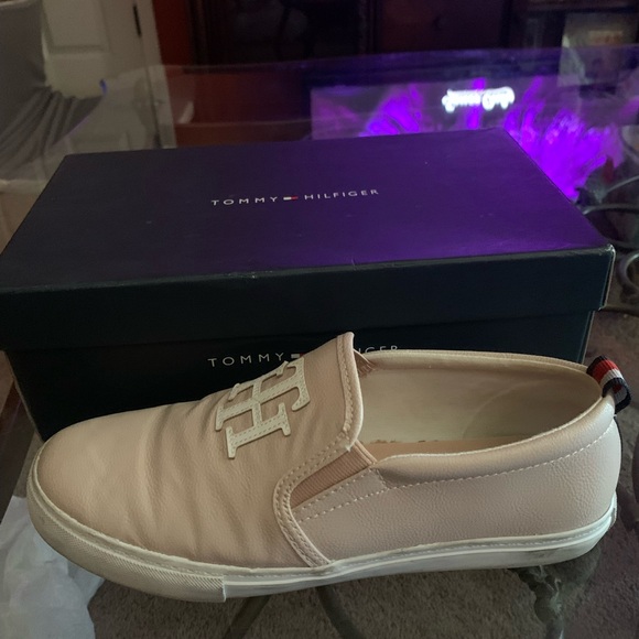 Light pink Tommy Hilfiger Shoes - Picture 2 of 2